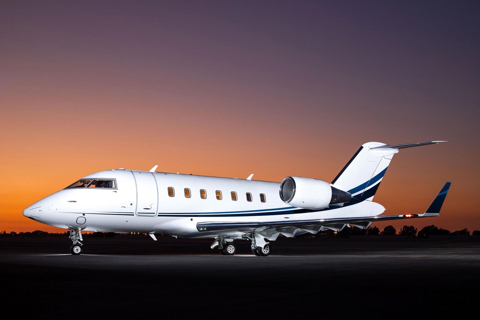 Bombardier Challenger 605 private jet exterior