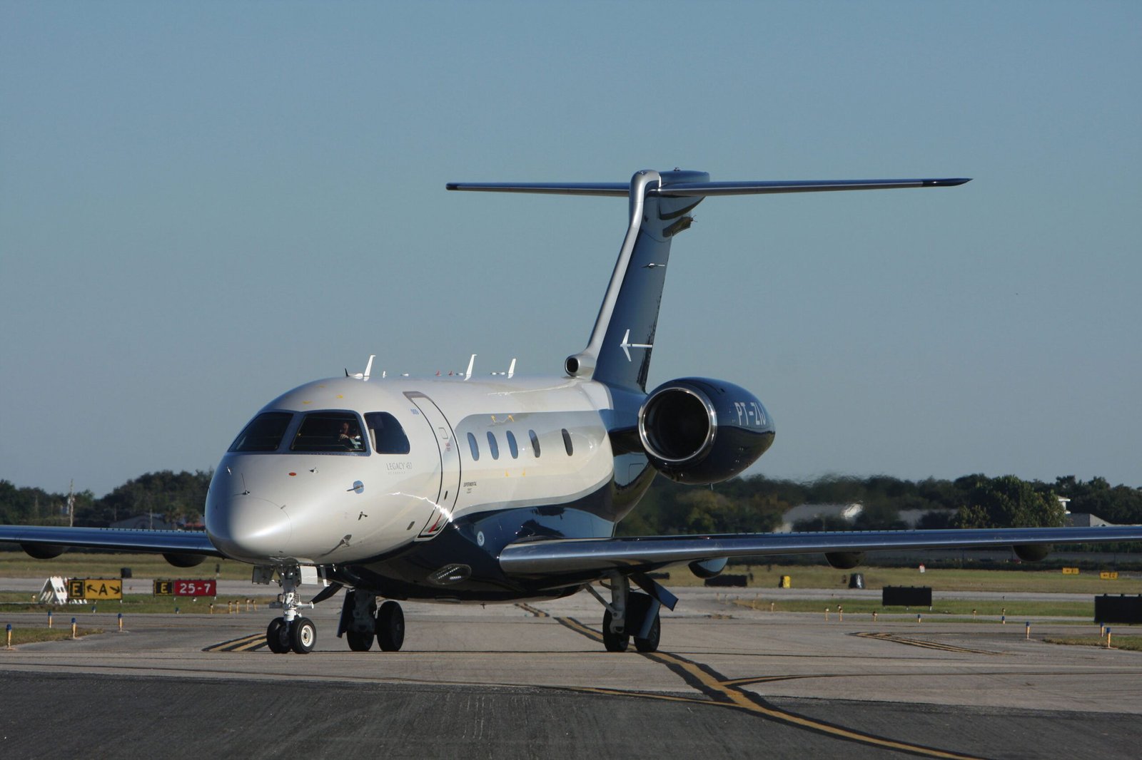 Private jet charter Mumbai to Delhi route