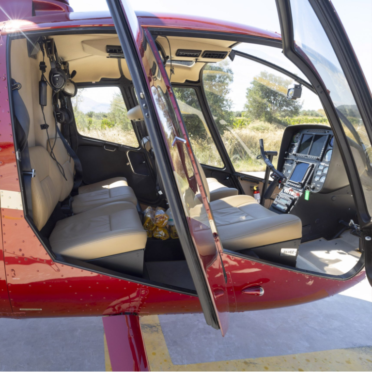 Robinson R66 seating configuration