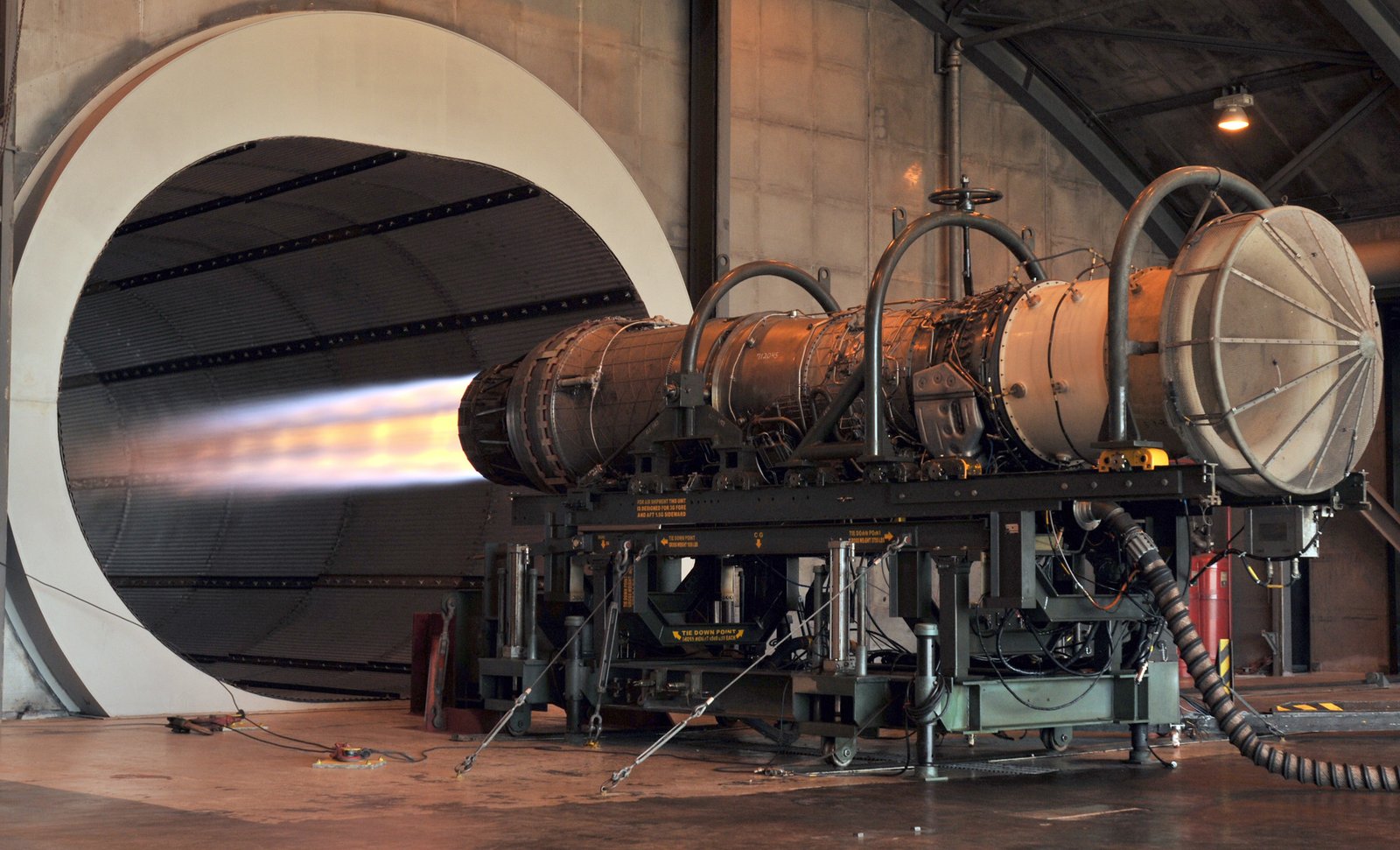 Pratt & Whitney F100 engine on F-15 – military low-bypass turbofan comparison