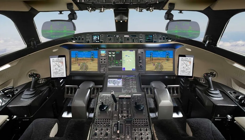 Bombardier Global 7500 flight deck cockpit view