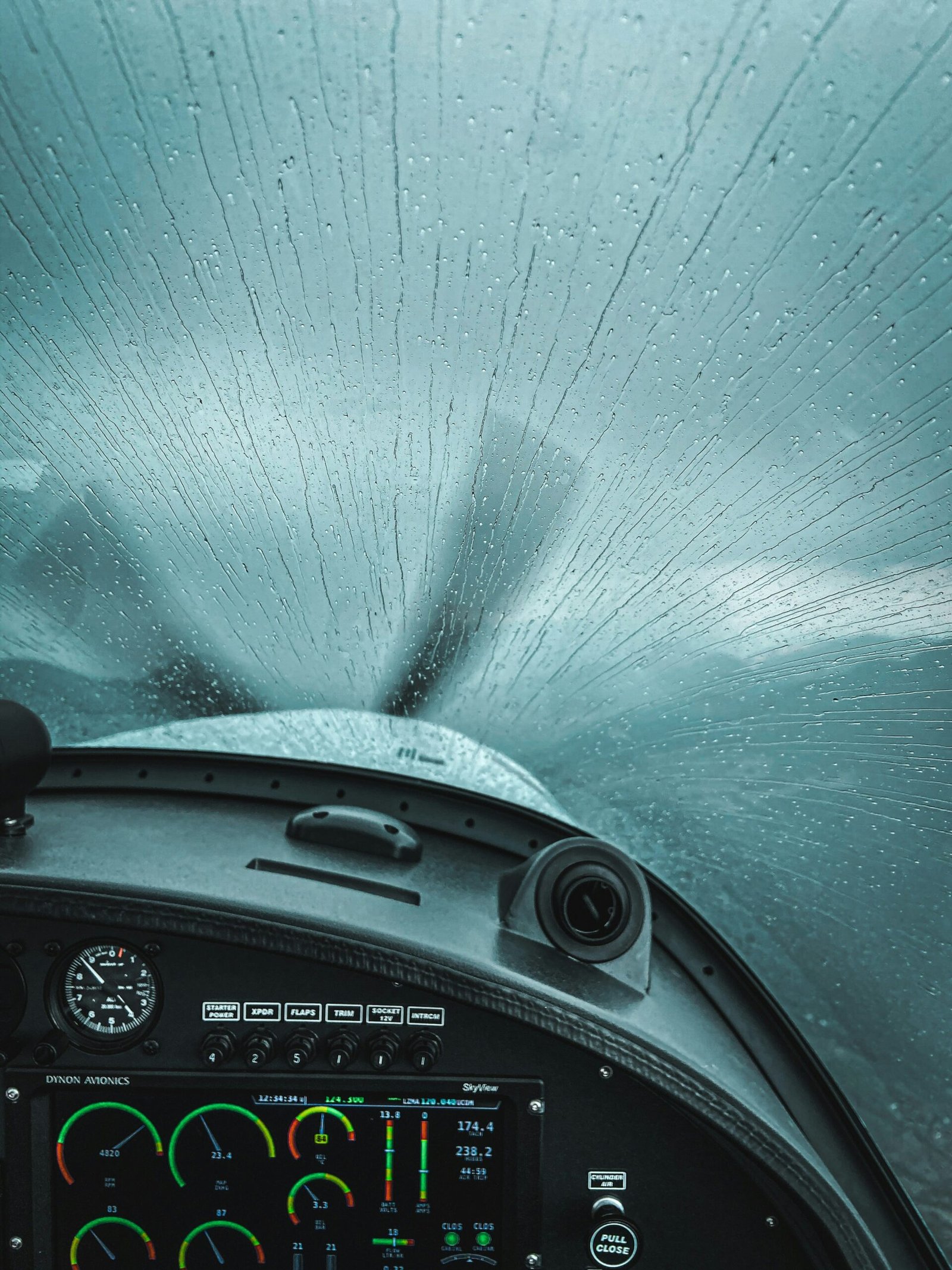 Aircraft flying through deteriorating weather conditions