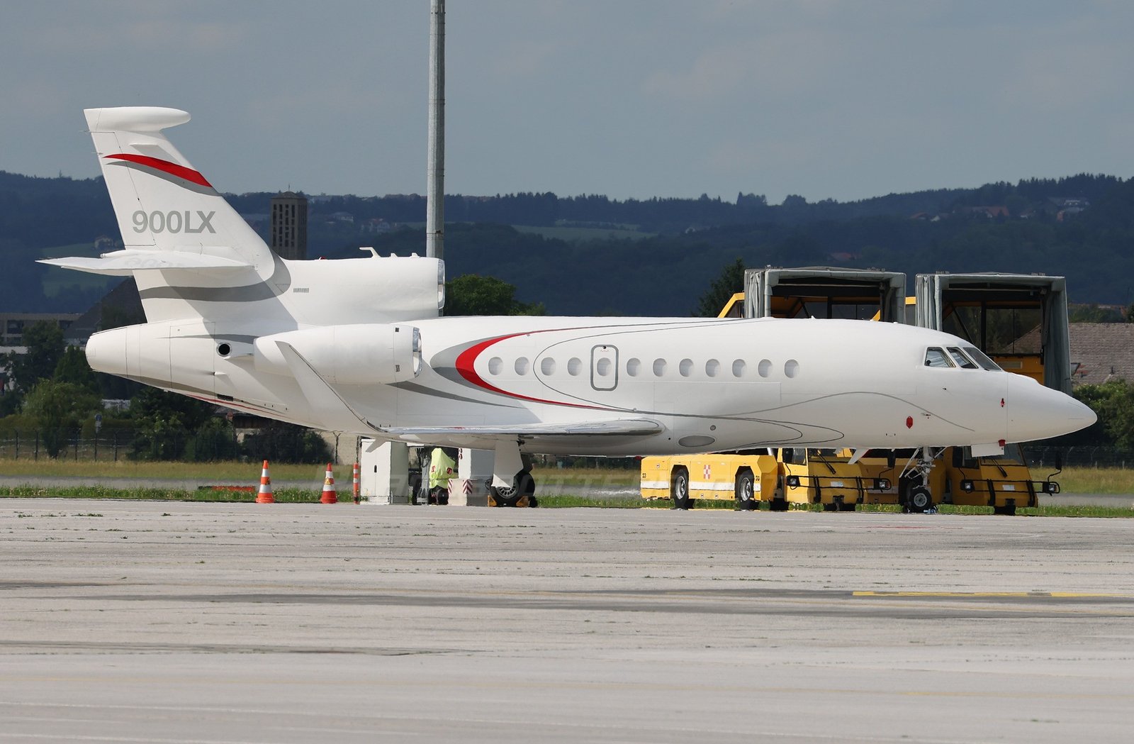 Dassault Falcon 900LX
