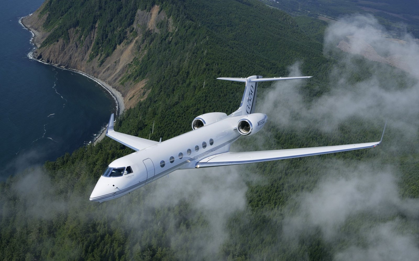 Gulfstream G550 ultra-long-range jet