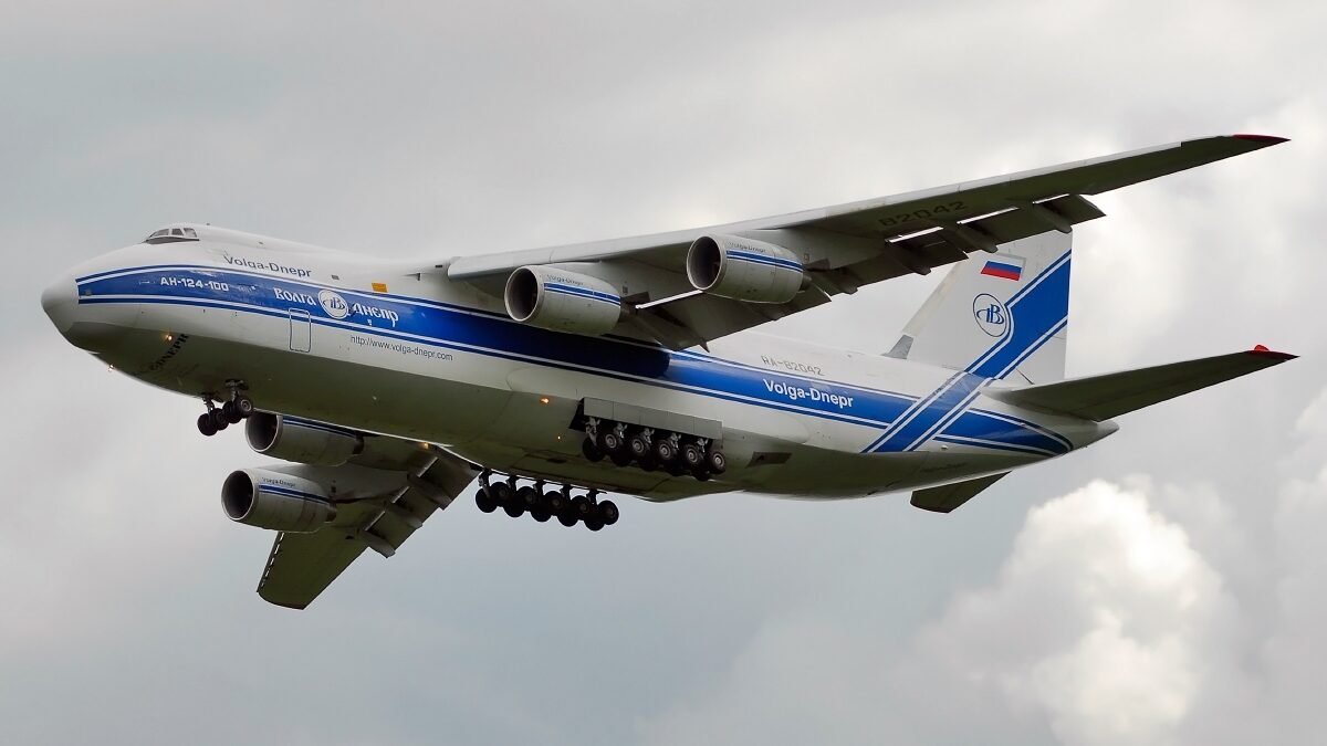 How Air Cargo Charters Are Reshaping E-Commerce Logistics in 2025 AN 124 flying