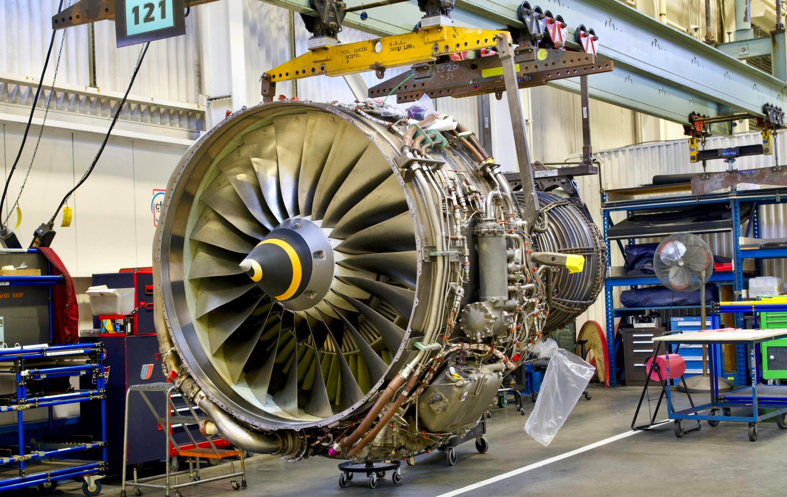 IAE V2500 high-bypass turbofan engine on Airbus A320ceo - detailed technical view
