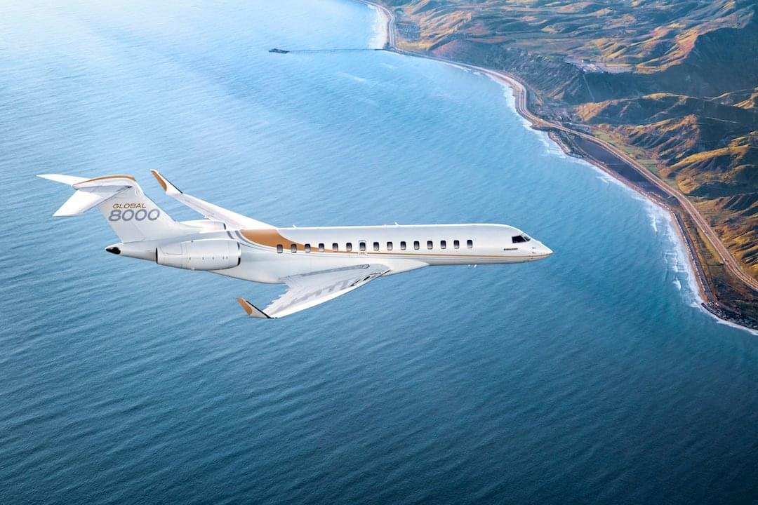 the Bombardier Global 8000 for 2025: speed, 8,000 nm range, cabin comfort, routes and comparisons—plus charter or acquisition guidance from Safe Fly.