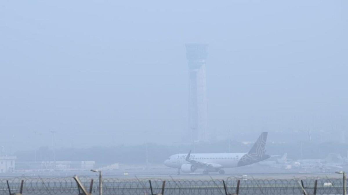 Dense winter fog has once again disrupted flight operations in New Delhi, causing delays and operational slowdowns at Indira Gandhi International Airport (IGIA).