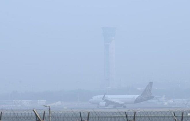 Dense winter fog has once again disrupted flight operations in New Delhi, causing delays and operational slowdowns at Indira Gandhi International Airport (IGIA).